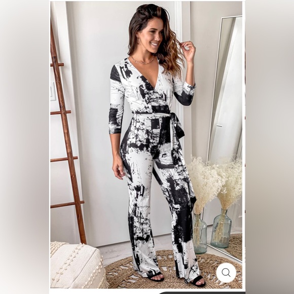 “Saved by the Dress” romper. Comes w/ belt. No tags, never worn. Perfect cond! - Picture 1 of 5